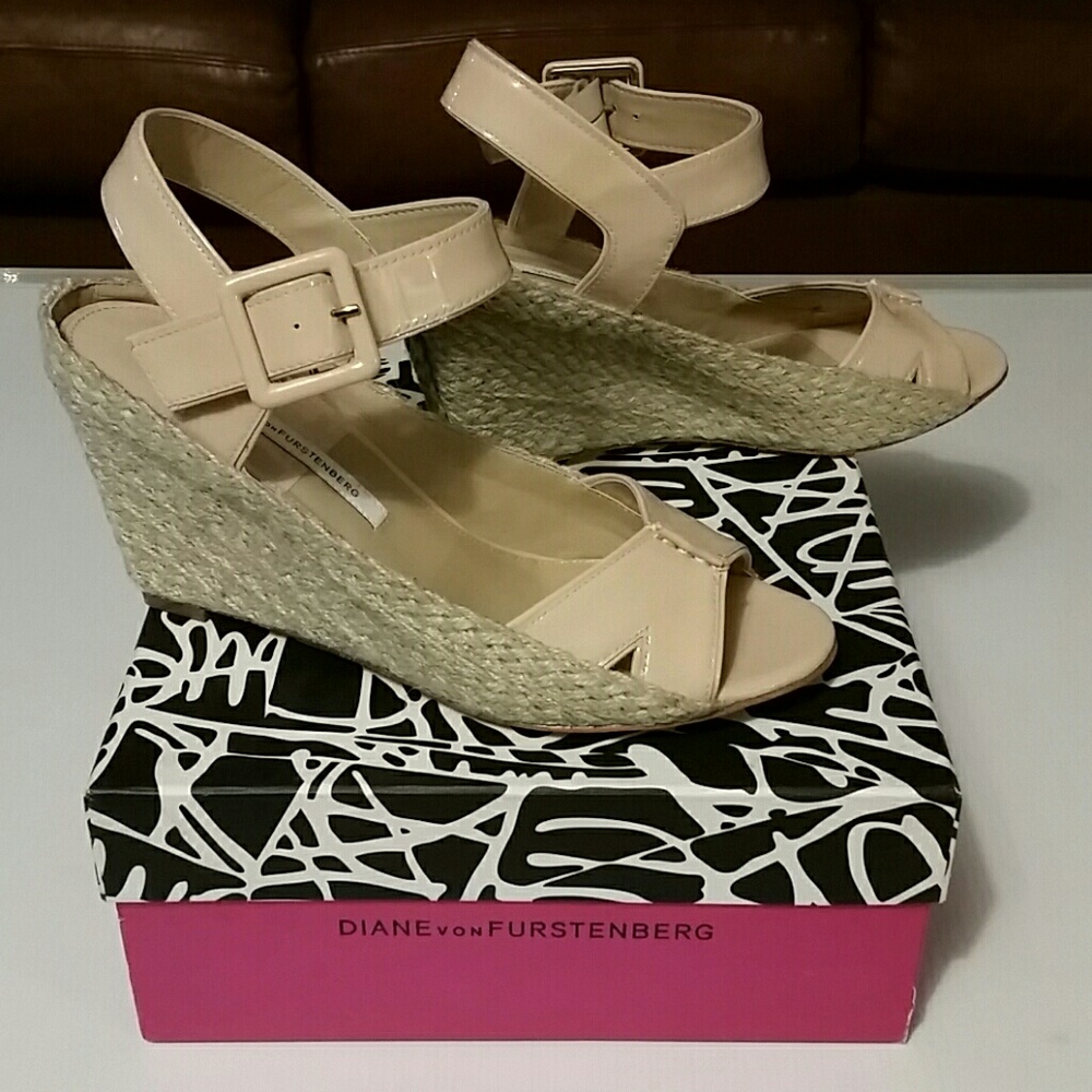 NEW size 9.5 Diane von Furstenberg wedge Sandal